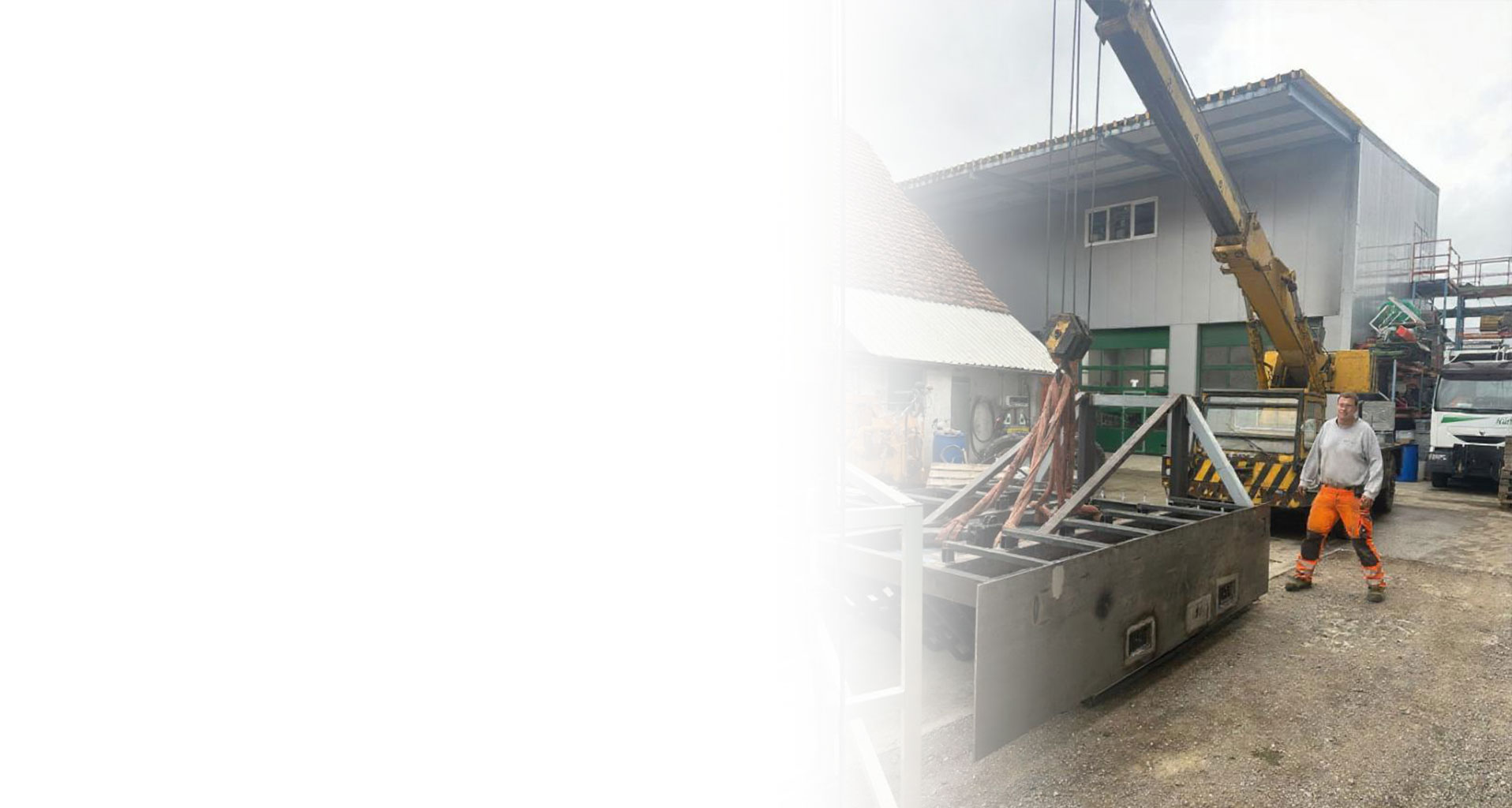 Kranarbeiten im Gleisbau – Präzise Hebetechnik für Bahnprojekte | Häfliger